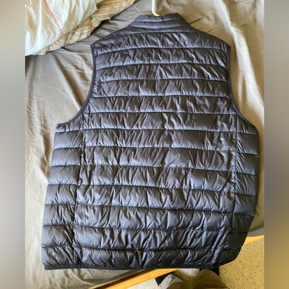 Sleeveless puffer jacket - Picture 2 of 3